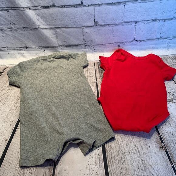 NIKE Boy’s Patriotic Romper and Onesie Set / Size: 3 Months - Picture 6 of 7